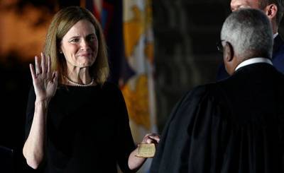 TAC: женщина-консерватор Эми Кони Барретт теперь — член Верховного Суда США