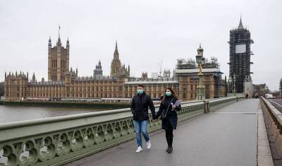 Великобритания вводит общенациональный карантин из-за коронавируса