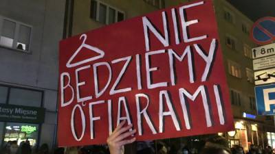 В Польше против запрета абортов протестовали около храмов