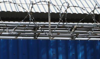 Экс-сотрудник тюменской ИК, проносивший зекам телефоны, осужден за наркотики