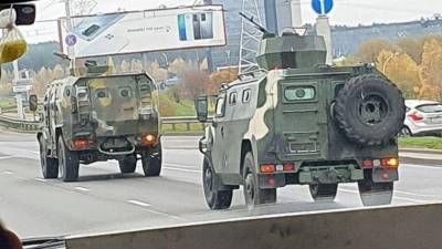 Бронетехнику с пулеметами заметили перед акцией оппозиции в Минске