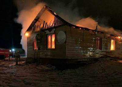 Все спали, когда полыхнуло: женщина и четверо детей погибли при пожаре в Якутии