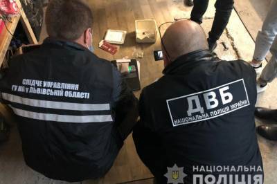 Во Львовской области разоблачили бывших правоохранителей и военных, которые наладили схему сбыта наркотиков