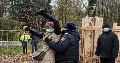 В Москве полиция вместе с ЧОПовцами жестко разогнала протестующих против уничтожения природного комплекса