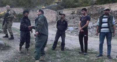 Глава МО Армении в Карабахе: Тоноян встретился с жителями села, возле которого идут бои