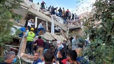 Число жертв землетрясения в Измире увеличилось до 91