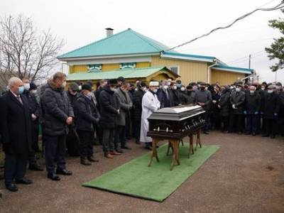 В Башкирии похоронили мэра Уфы Ульфата Мустафина