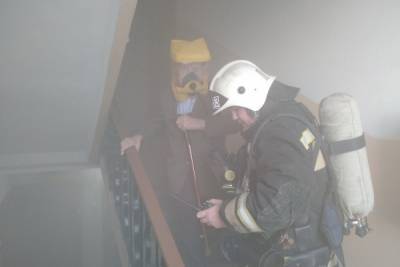 Сотрудники МЧС России эвакуировали 21 человека на пожаре в городе Владимире