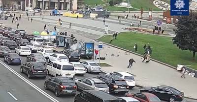 В Киеве автомобиль выехал на площадь Независимости и насмерть сбил пешеходов