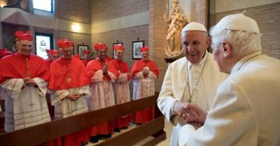 В РПЦ предрекли "массовый переход католиков в православие" после слов Папы римского о геях