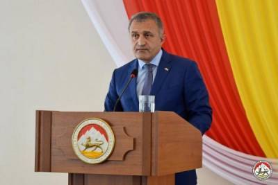 В обход парламента: президент Южной Осетии нашел способ продолжить работу