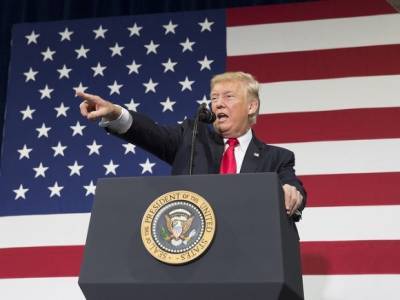 СМИ: Трамп намерен в случае переизбрания уволить глав Пентагона, ФБР и ЦРУ