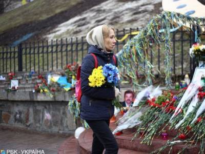 В Киеве задержали студента, который справил нужду на памятник Небесной сотни