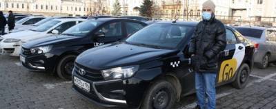 Таксисты в Екатеринбурге протестуют против COVID-ограничений