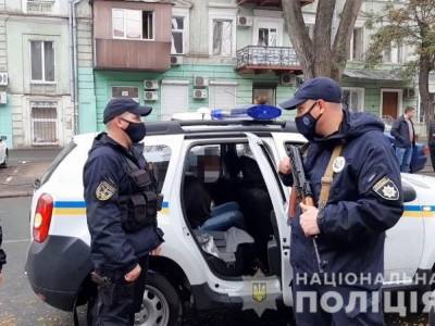 В центре Одессы мужчина зарезал сотрудницу кафе