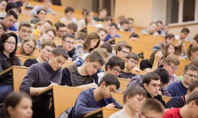 Российские вузы стали отчислять иностранных студентов, которые не могут попасть на учебу из-за пандемии