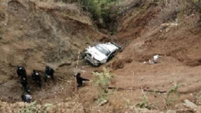 Семь человек погибли после падения грузовика в ущелье в Перу