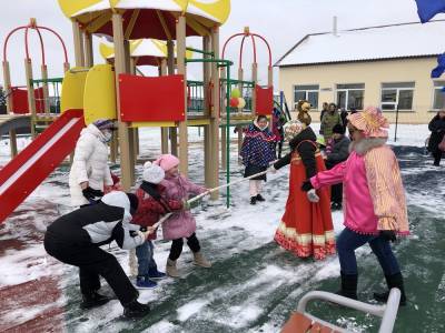 В селе Песчанском торжественно открыли детскую площадку