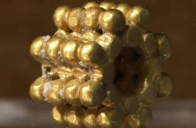 В Израиле ребенок нашел золотое украшение, которому 3000 лет