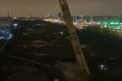 В Санкт-Петербурге на бывшей котельной упала труба