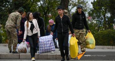 Беженцев из Карабаха нужно расселить на юге Армении со всеми условиями - демограф