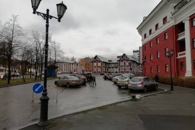 Автостоянку ликвидируют у гостиницы «Северная» в Петрозаводске