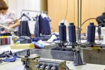 Сто региональных швейных фабрик зарегистрировались на МИК