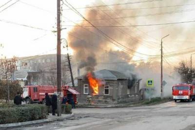 Двое мужчин пострадали при пожаре в частном доме в Таганроге