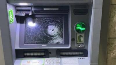 Странные нападения на банки на севере Израиля: преступники стреляют, но денег не берут