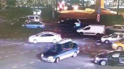 Ночное ДТП на площади Восстания попало на видео