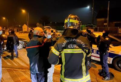 В ходе протестов во Франции пострадали 98 полицейских и жандармов