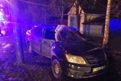 В Тамбове водитель «Lada Granta» врезался в фонарный столб