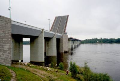 1 декабря на федеральной трассе «Кола» в Ленобласти снова разведут Ладожский мост