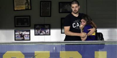 Довели дочь легенды до слез. Футболисты бывшего клуба Марадоны трогательно почтили память Диего — видео