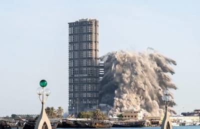 Четыре небоскреба взорвали в Абу-Даби