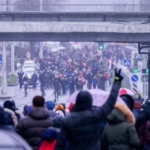 На воскресных протестах в Беларуси задержали почти 400 человек