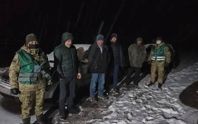 Львовские пограничники задержали россиянина с группой нелегалов