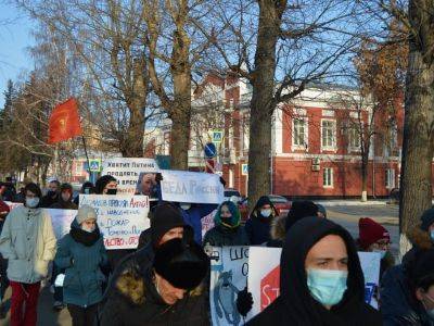Митинг КПРФ за здравоохранение превратился в антипутинский