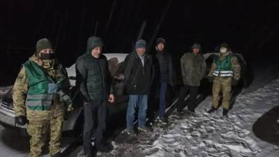 На Львовщине пограничники задержали россиянина, который перевозил нелегалов