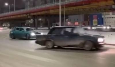 Тюменские водители устроили ночью шоу на дорогах (Видео)