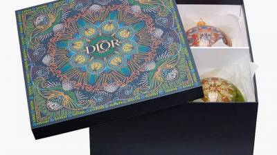 Dior выпустили набор елочных шаров из коллекции Luminarie