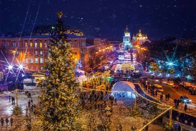 Главные новогодние елки в городах отменяют: что думают украинцы – опрос