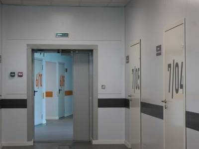 Радий Хабиров заинтересовался пациентами инфекционного госпиталя в Зубово, которые лежали в коридорах