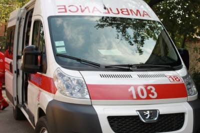 "Не хотели делать тест": На Донбассе женщина избила фельдшера "скорой" помощи