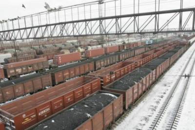 На границе Ростовской области и Украины засекли три поезда