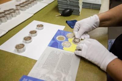 С 1 декабря Нацбанк вводит в оборот две памятные монеты