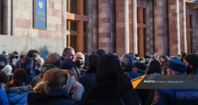 Служащие в Карабахе солдаты-срочники получат отпуск: итоги встречи в правительстве Армении
