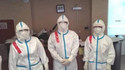 Китай передаст петербургской больнице маски и защитные костюмы