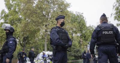 В Париже арестовали полицейских, которые жестоко избили мужчину за отсутствие маски