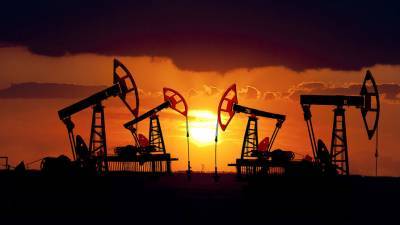 Перед встречей стран-участников ОПЕК+ дешевеет нефть